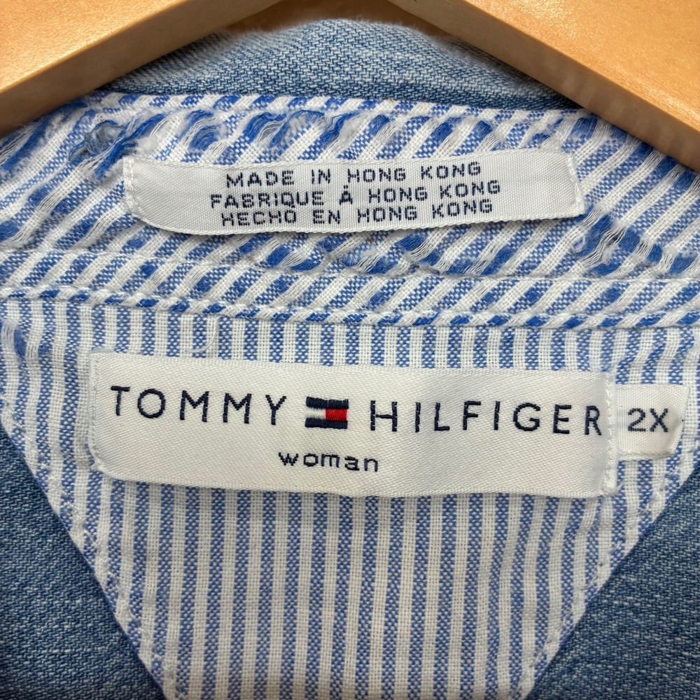 Tommy Hilfiger Womens 2X Denim Button Down Shirt Light Wash Blue Long Sleeve - Picture 2 of 16